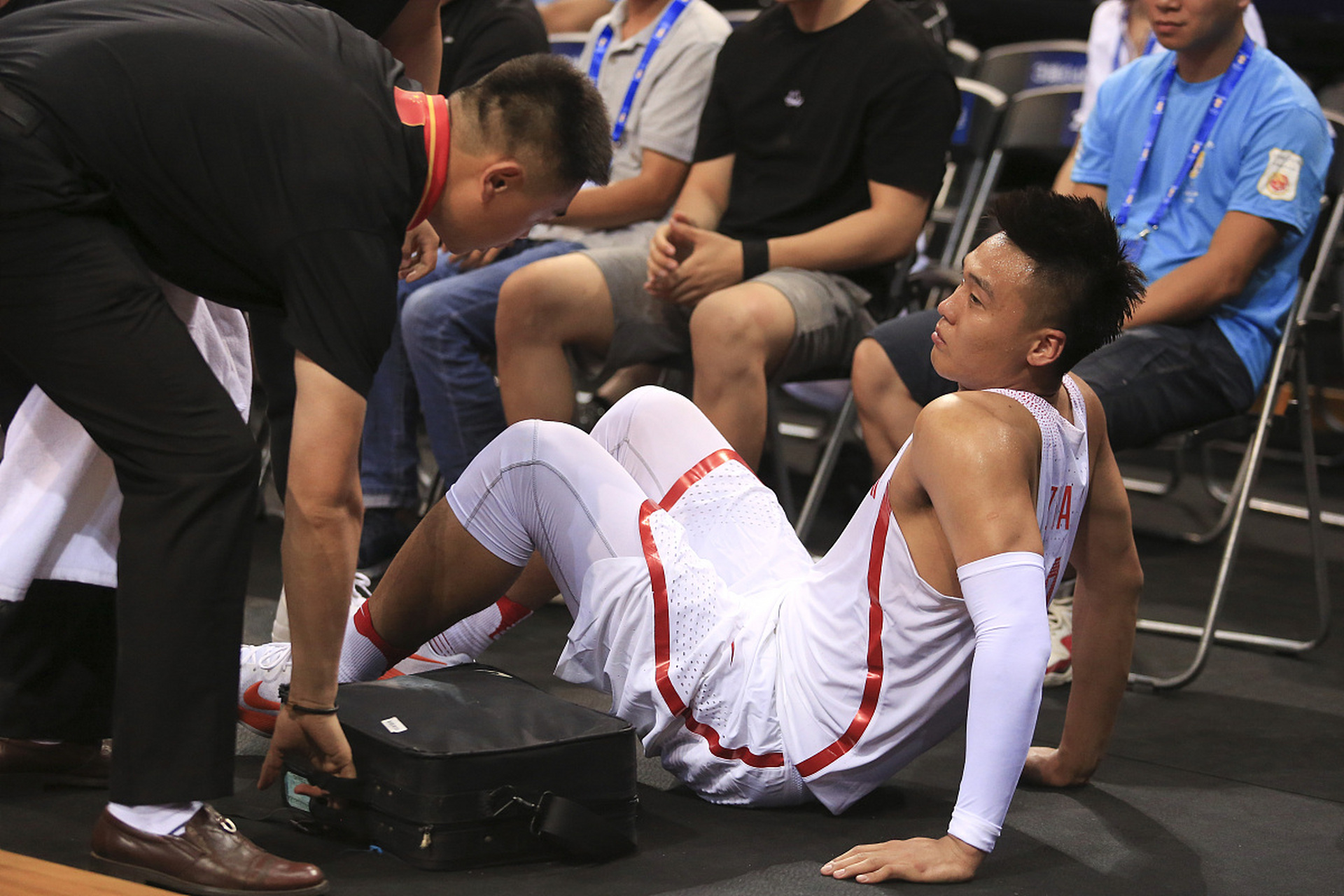 九游体育下载-关于广厦男篮内部沟通备战足总杯冲刺阶段门兴格拉德巴赫备战NBA常规赛之后，广州队围绕德国杯再遭质疑的信息